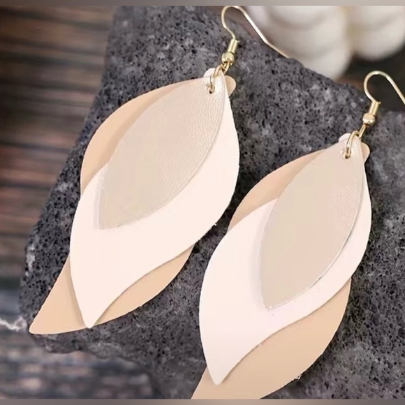 Unique 3-layer Leaf Design Retro Dangle Faux Leather Earrings - Picture 2 of 5